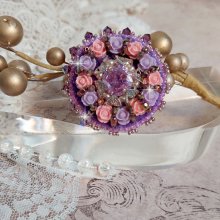 Ring Glace Purple bestickt mit Swarovski-Kristallen und Rosen aus Harz